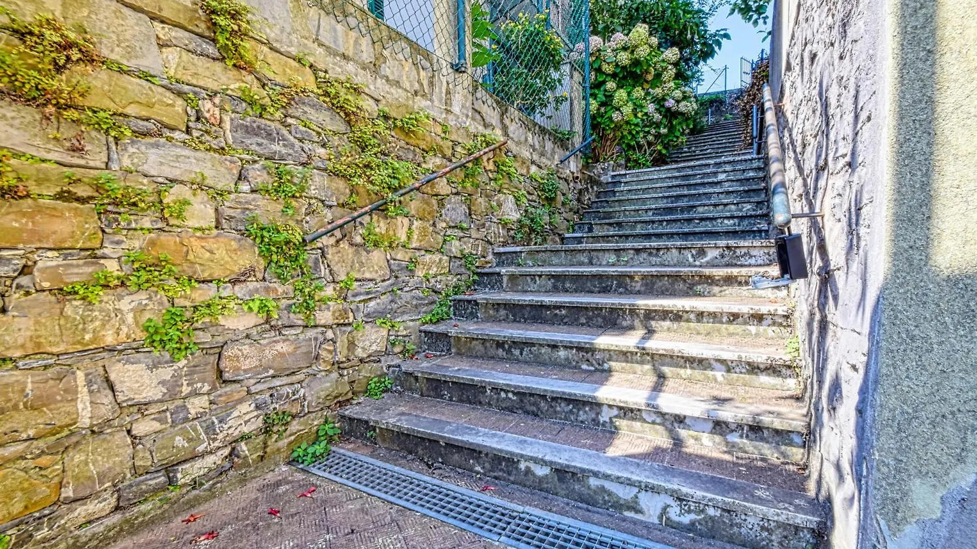 Awesome Apartment In Rapallo With Kitchen 0*,
